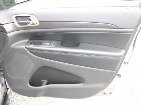 Used 2017 Jeep Grand Cherokee Laredo w/ Quick Order Package 23E image 20