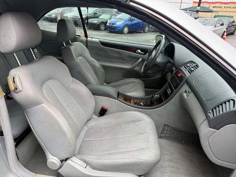 Used 2002 Mercedes-Benz CLK 320 Cabriolet image 9