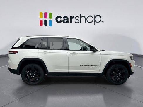 Used 2023 Jeep Grand Cherokee Altitude AWD/4WD image 6
