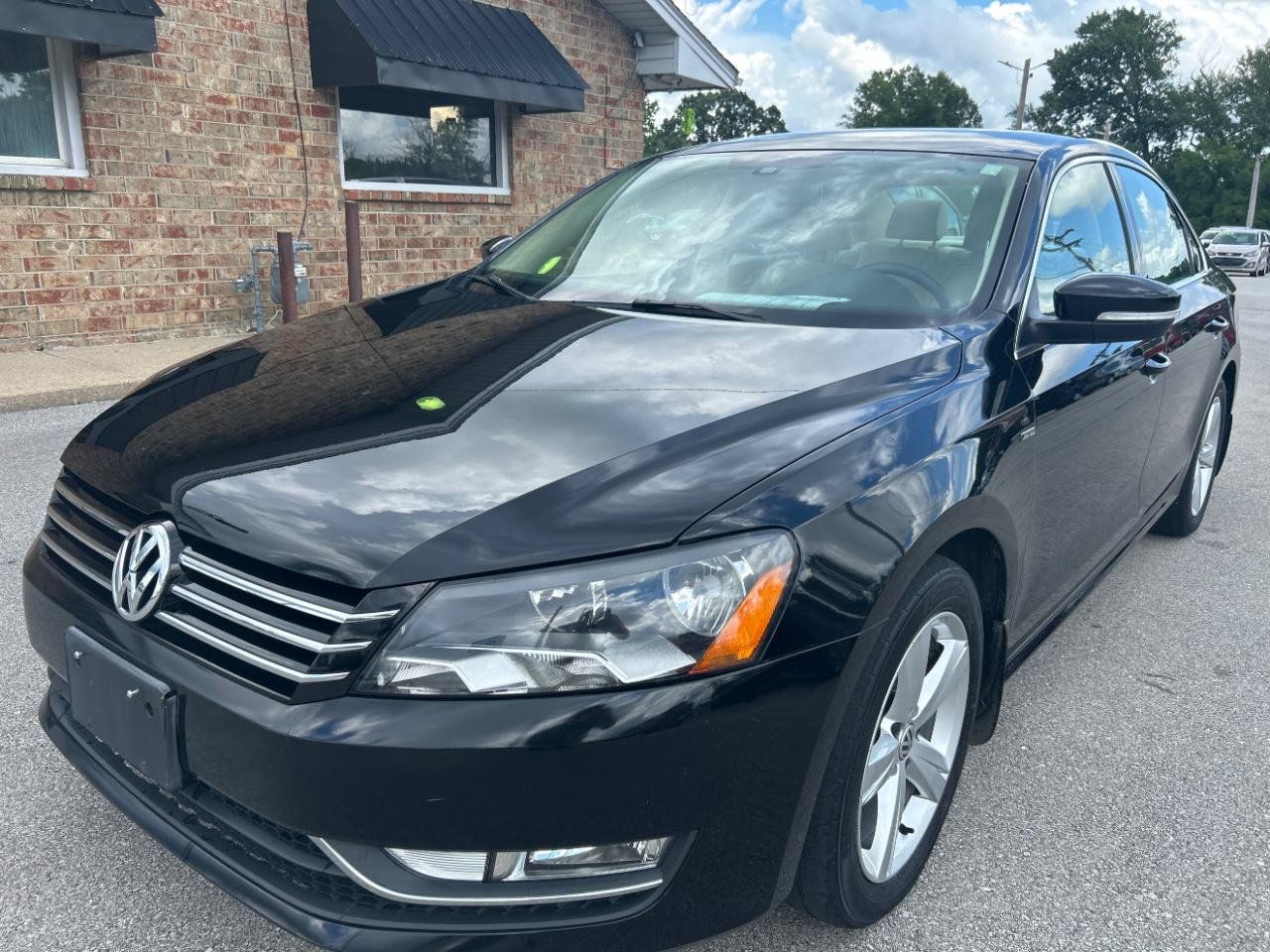 Used 2015 Volkswagen Passat 1.8T Limited Edition FWD image 1