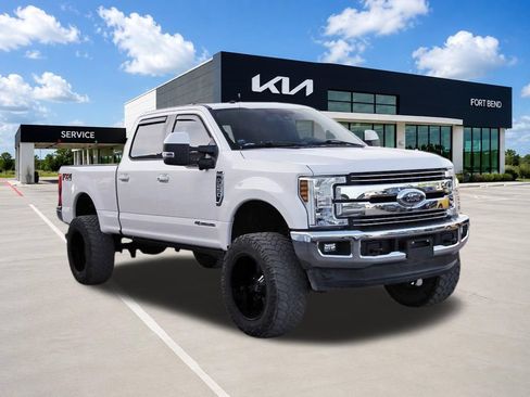 Used 2018 Ford F250 Lariat w/ Lariat Ultimate Package AWD/4WD image 3