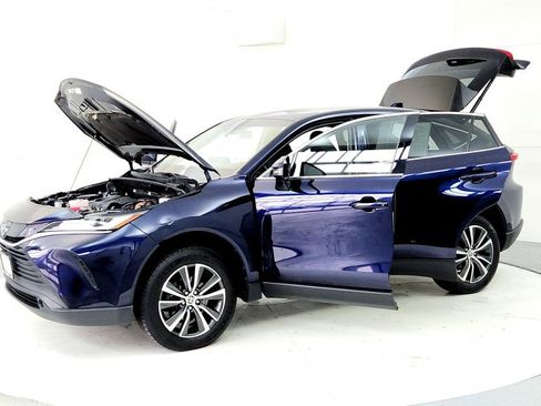 Certified 2023 Toyota Venza LE AWD/4WD image 10