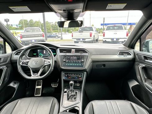 Used 2022 Volkswagen Tiguan SE R-Line FWD image 3