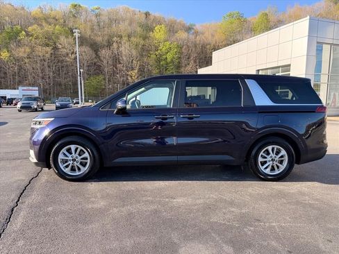 Used 2023 Kia Carnival LX FWD image 8