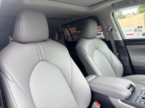 Used 2026 Toyota Highlander XLE AWD/4WD image 24