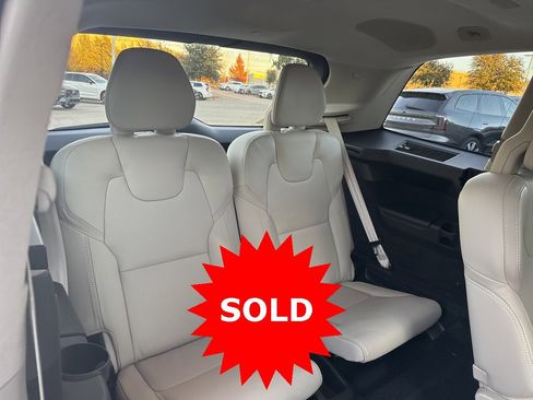 Certified 2023 Volvo XC90 B6 Ultimate w/ Lounge Package image 18
