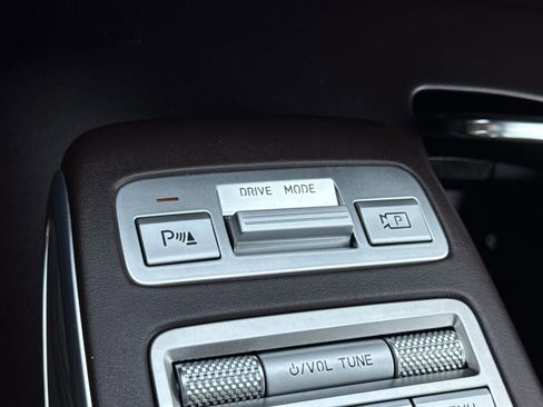 Used 2022 Genesis GV70 2.5T w/ Advanced Package image 19