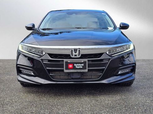 Used 2018 Honda Accord Touring image 2