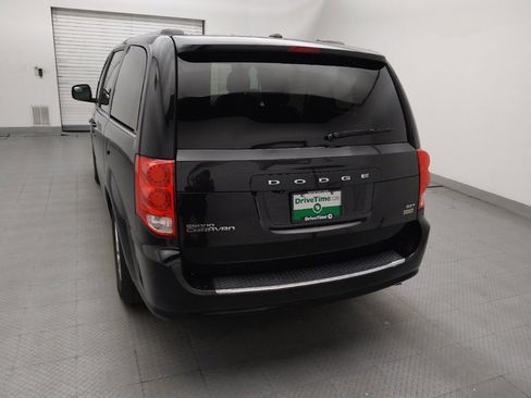Used 2019 Dodge Grand Caravan SXT FWD image 6