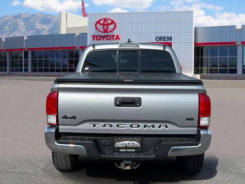 Used 2017 Toyota Tacoma SR5 w/ Tow Package AWD/4WD image 4