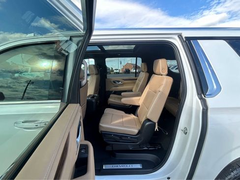 Used 2022 Chevrolet Suburban Premier image 11