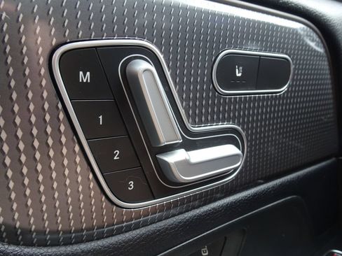 Used 2020 Mercedes-Benz GLB 250 4MATIC image 23