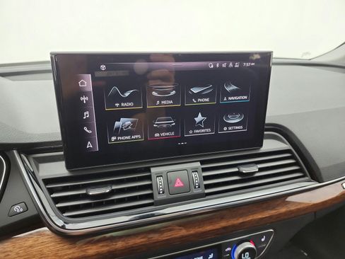 Used 2023 Audi Q5 2.0T Premium Plus w/ Premium Plus Package AWD/4WD image 10