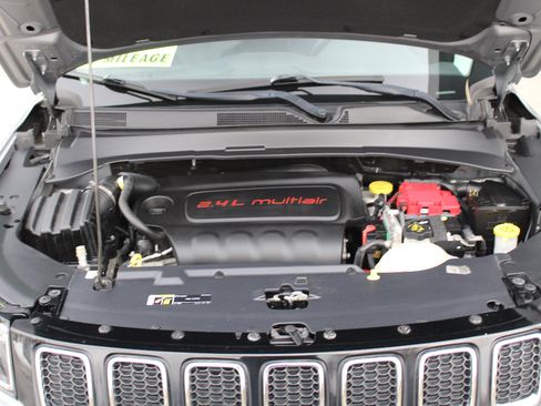 Used 2019 Jeep Compass Latitude w/ Popular Equipment Group image 12