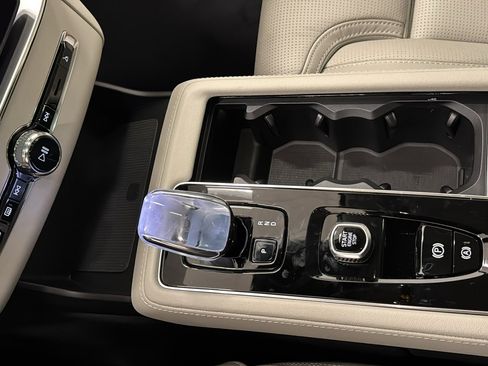 New 2026 Volvo XC90 T8 Ultra w/ Protection Package Premier AWD/4WD image 19