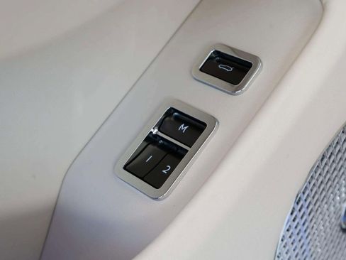 Used 2023 Bentley Flying Spur Azure AWD/4WD image 27