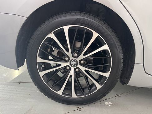 Used 2019 Toyota Camry SE w/ Carpet Mat Package FWD image 16
