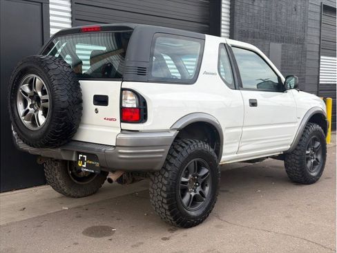 Used 2000 Isuzu Amigo S image 3