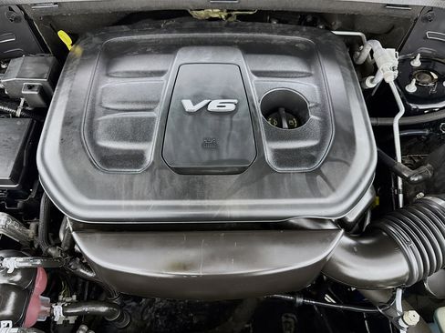 Used 2018 Jeep Grand Cherokee Limited image 38