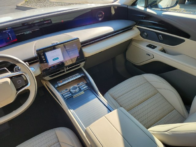 Used 2025 Lincoln Nautilus Reserve AWD/4WD image 28