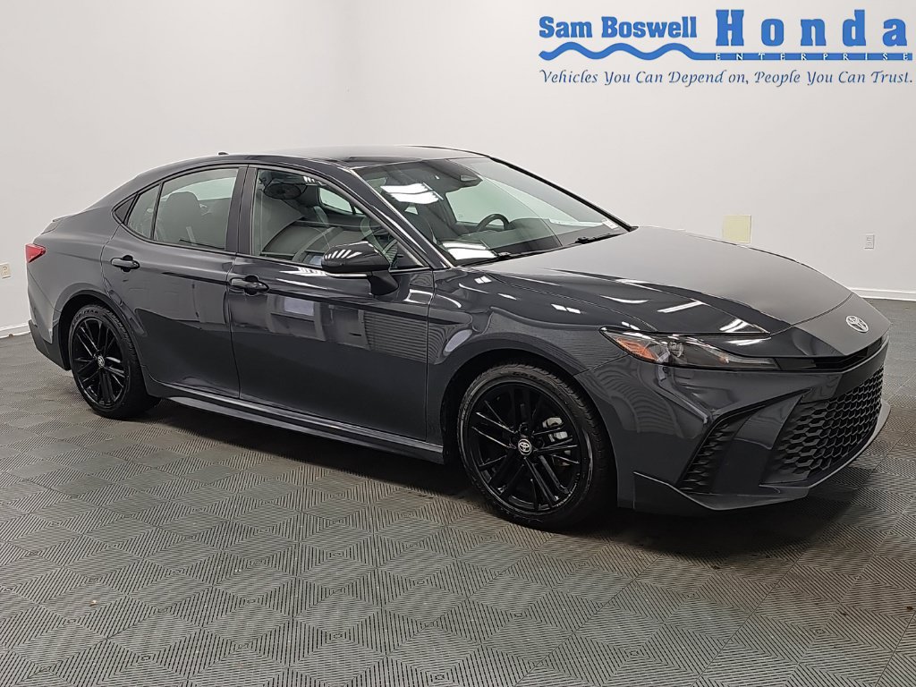 Used 2025 Toyota Camry SE FWD image 1