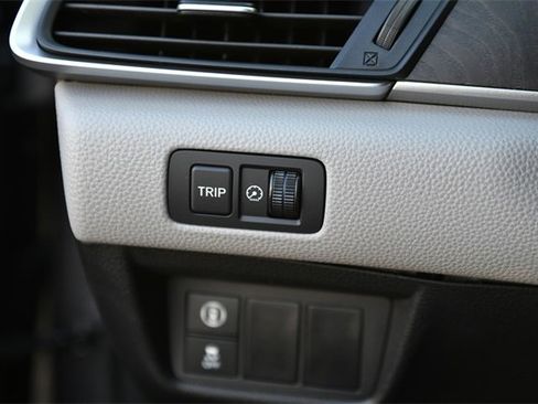 Used 2019 Honda Accord EX-L image 18