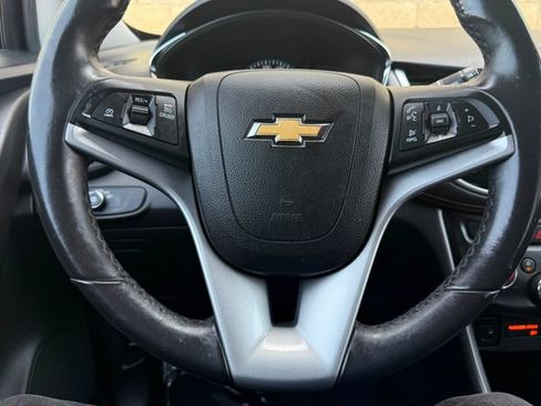 Used 2018 Chevrolet Trax LT w/ LT Convenience Package AWD/4WD image 11