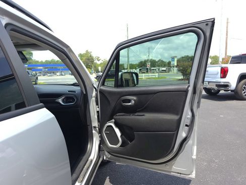 Used 2021 Jeep Renegade Latitude w/ Sun & Sound Group FWD image 13