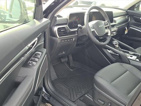 New 2025 Kia Telluride S image 9