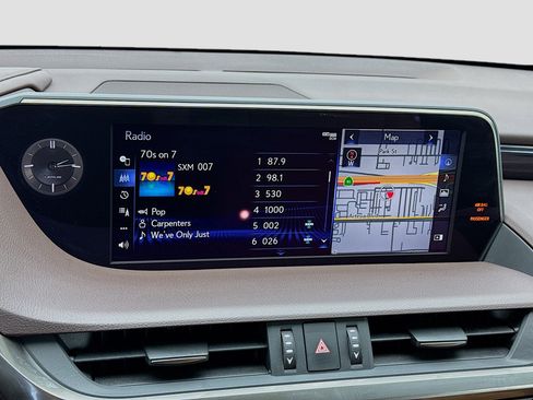 Used 2021 Lexus ES 300h w/ Accessory Package FWD image 11