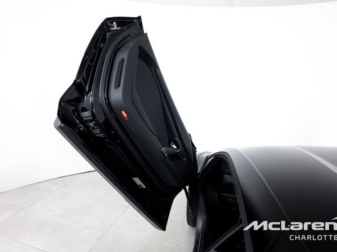 Used 2024 Lamborghini Revuelto AWD/4WD image 12
