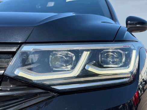 Used 2023 Volkswagen Tiguan SEL R-Line image 9