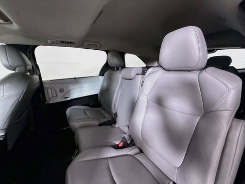 Certified 2025 Toyota Sienna XLE FWD image 31