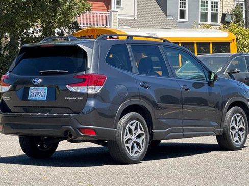 Used 2019 Subaru Forester Premium w/ Popular Package #1 AWD/4WD image 3