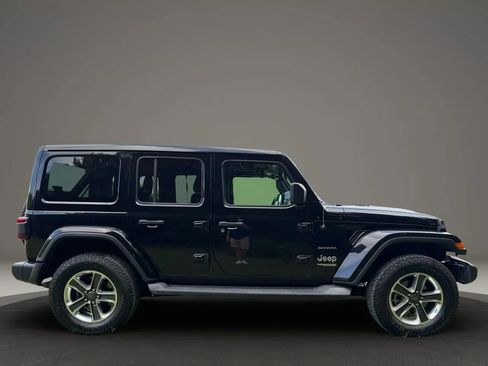 Used 2019 Jeep Wrangler Unlimited Sahara AWD/4WD image 6