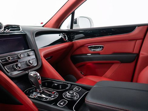 Certified 2023 Bentley Bentayga AWD/4WD image 28