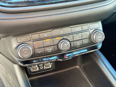 Used 2023 Dodge Durango SXT image 23