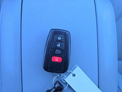 Used 2023 Toyota Highlander Platinum image 12