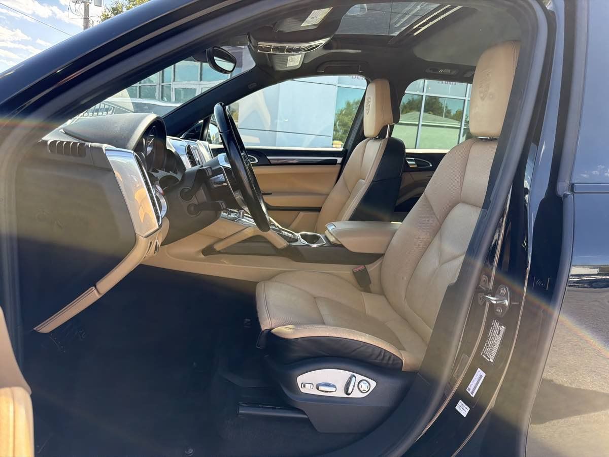 Used 2018 Porsche Cayenne Platinum Edition AWD/4WD image 10
