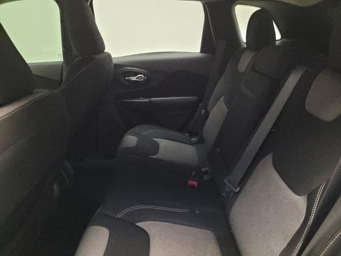Used 2014 Jeep Cherokee Latitude FWD image 18