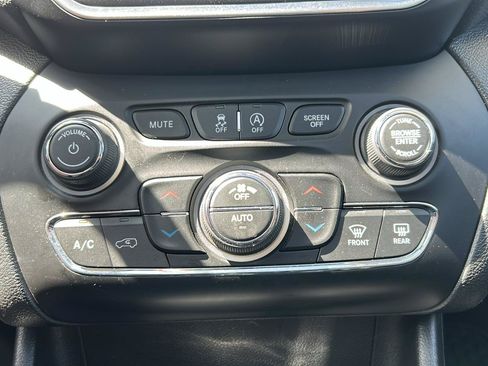 Used 2022 Jeep Cherokee Trailhawk w/ Sun, Sound & Nav Group AWD/4WD image 17