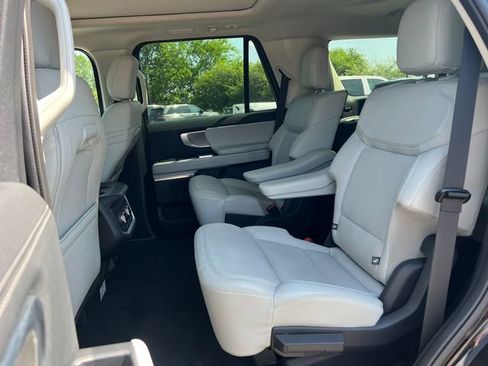 Used 2025 Ford Expedition Platinum AWD/4WD image 4