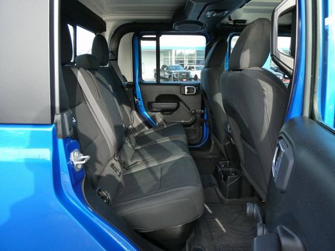 Used 2023 Jeep Gladiator Sport w/ Trailer Tow Package image 17