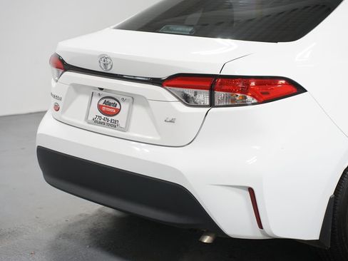 Certified 2025 Toyota Corolla LE image 9