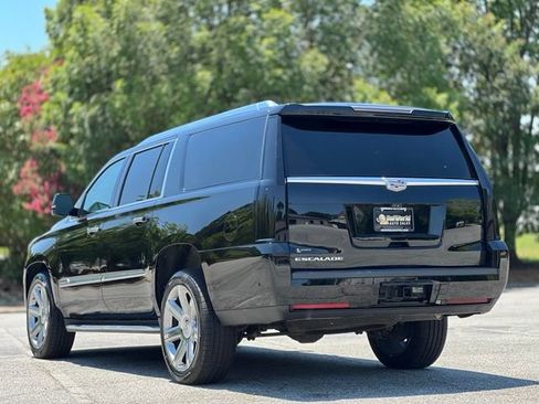Used 2018 Cadillac Escalade ESV Premium Luxury RWD image 7