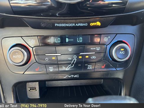Used 2016 Ford Focus Titanium FWD image 23