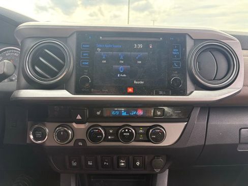 Used 2017 Toyota Tacoma Limited w/ Tow Package image 7