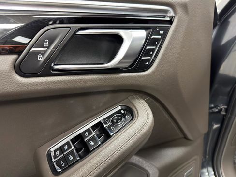 Used 2020 Porsche Macan w/ Premium Package Plus image 15