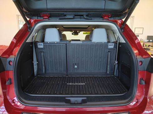 Used 2022 Toyota Highlander Platinum image 17