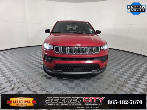 Used 2023 Jeep Compass Sport image 2
